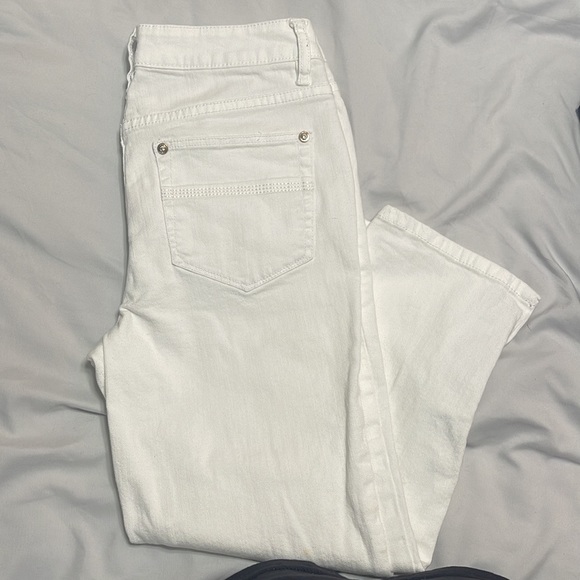 Cache Mid Rise White Jean Capris - Picture 1 of 13